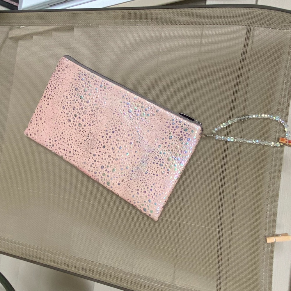 VGU Anita🌸Pink🎀Textured Clutch/Wristlet w/Beaded Zipper Pull & 2 Inside Pockets - Picture 8 of 16